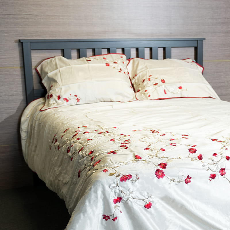 Polyester Embroidered Comforter Set